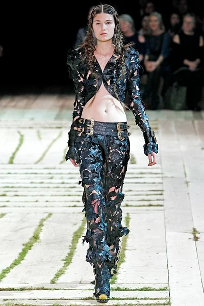 Look 15